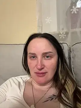 Snapshot of TomilaSi chatting on 04.27.26 TomilaSi online show from 04.27.26