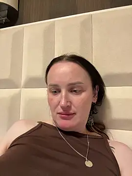 Snapshot of TomilaSi chatting on 05.04.26 TomilaSi online show from 05.04.26