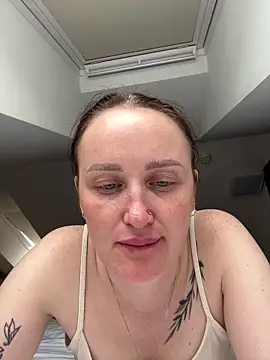 Snapshot of TomilaSi chatting on 05.18.26 TomilaSi online show from 05.18.26
