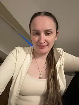 Snapshot of TomilaSi chatting on 05.27.26 TomilaSi online show from 05.27.26