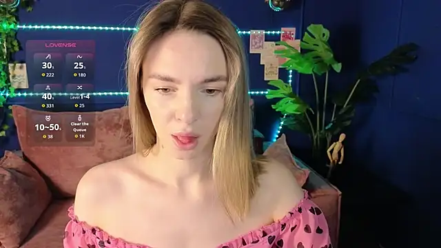 Snapshot of molly_crystal chatting on 01.09.26 molly crystal online show from 01.09.26