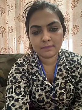 Snapshot of Tamil_Smiley_Queen chatting on 11.27.25 Tamil Smiley Queen online show from 11.27.25