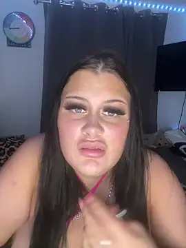 Snapshot of CurvyAyla chatting on 01.12.26 CurvyAyla online show from 01.12.26