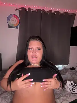Snapshot of CurvyAyla chatting on 02.04.26 CurvyAyla online show from 02.04.26