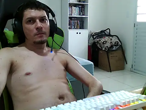 Snapshot of Fussador chatting on 01.12.26 Fussador online show from 01.12.26