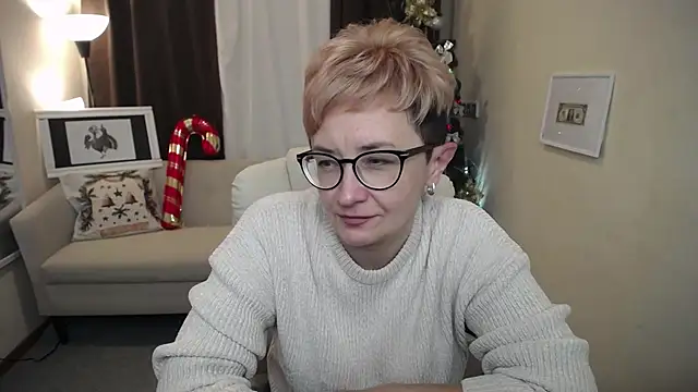 Snapshot of ChristinaRainforce chatting on 11.27.25 ChristinaRainforce online show from 11.27.25