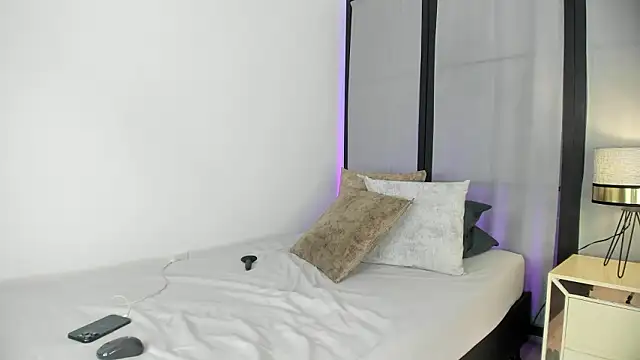 niicole steele  online show from 03.07.26