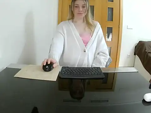 Adelyxveex online show from 12.17.25