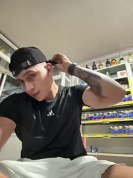 Snapshot of OliverWest04 chatting on 04.07.26 OliverWest04 online show from 04.07.26