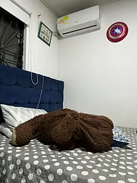 Snapshot of OliverWest04 chatting on 04.15.26 OliverWest04 online show from 04.15.26