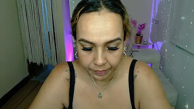 Snapshot of Aunty_milf chatting on 07.02.26 Aunty milf online show from 07.02.26