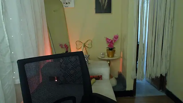 Snapshot of Aunty_milf chatting on 07.14.26 Aunty milf online show from 07.14.26