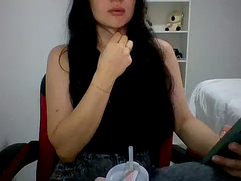 Snapshot of melissaaguiar chatting on 11.25.25 melissaaguiar online show from 11.25.25