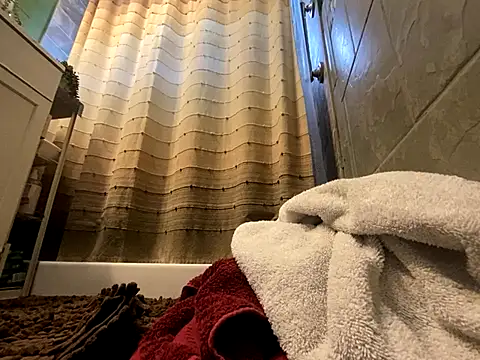 Snapshot of xxxenzo1 chatting on 10.22.25 xxxenzo1 online show from 10.22.25