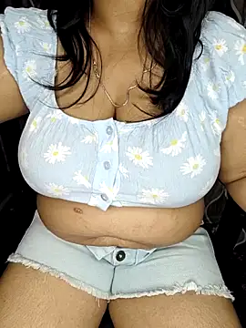 Snapshot of Curvy_Pooja chatting on 04.30.26 Curvy Pooja online show from 04.30.26