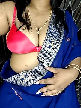 Snapshot of Curvy_Pooja chatting on 05.05.26 Curvy Pooja online show from 05.05.26