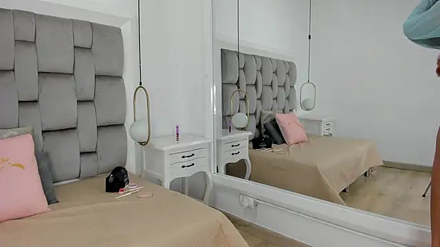 gaby smit   online show from 12.15.25