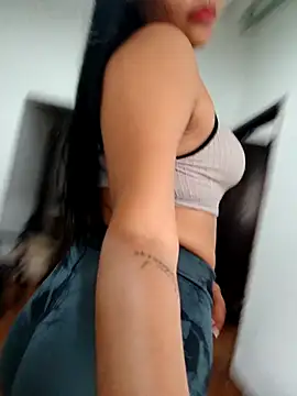 Snapshot of virgin_cunt chatting on 11.25.25 virgin cunt online show from 11.25.25