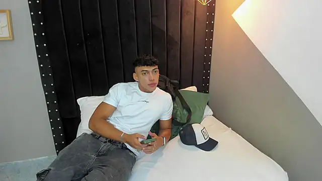 Bryan robayo5 online show from 11.30.25