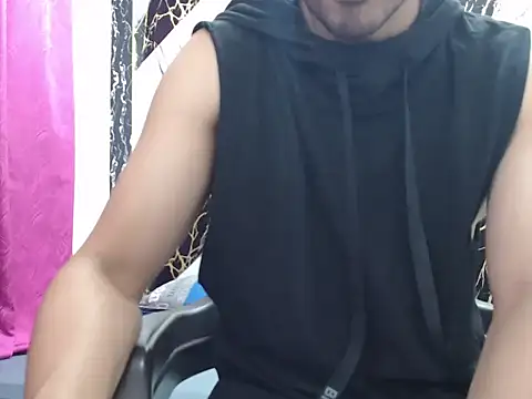 Snapshot of simonm667 chatting on 05.17.26 simonm667 online show from 05.17.26
