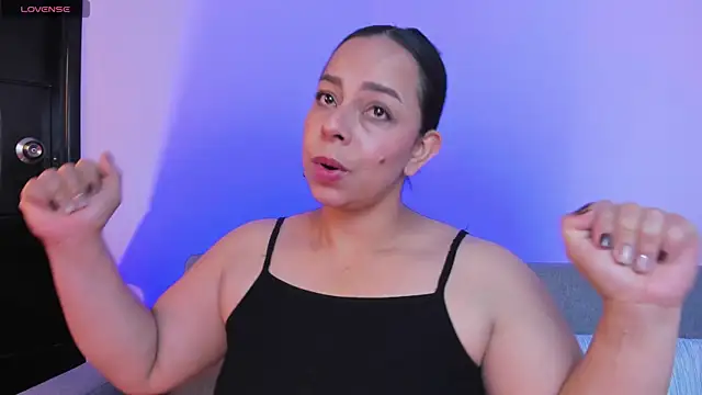 Snapshot of jimena_chic1 chatting on 06.26.26 jimena chic1 online show from 06.26.26