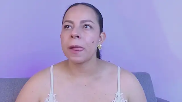 Snapshot of jimena_chic1 chatting on 07.20.26 jimena chic1 online show from 07.20.26