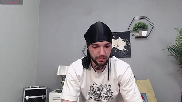 Snapshot of KaneHunter chatting on 04.27.26 KaneHunter online show from 04.27.26