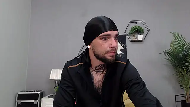 Snapshot of KaneHunter chatting on 05.21.26 KaneHunter online show from 05.21.26