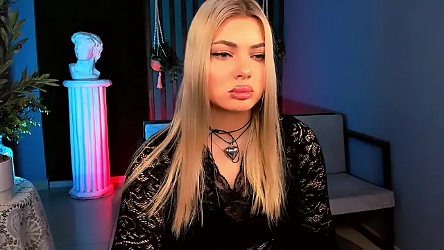 Snapshot of HyileyClark chatting on 02.10.26 HyileyClark online show from 02.10.26