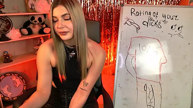 Snapshot of HyileyClark chatting on 04.04.26 HyileyClark online show from 04.04.26