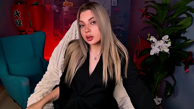 Snapshot of HyileyClark chatting on 04.07.26 HyileyClark online show from 04.07.26