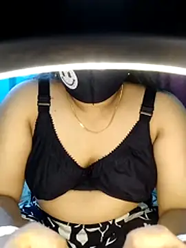 Snapshot of priya2098 chatting on 06.23.26 priya2098 online show from 06.23.26