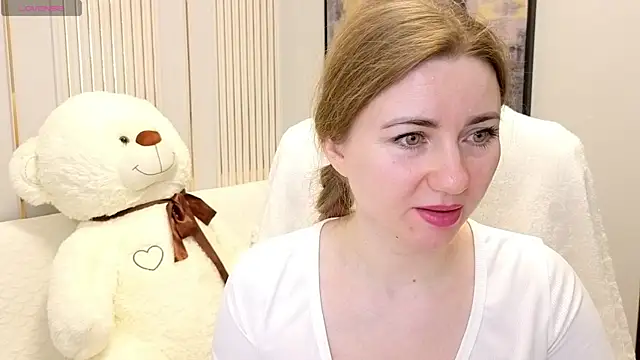 SofiAngela online show from 04.18.26