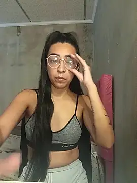 Snapshot of Yani-14 chatting on 12.04.25 Yani-14 online show from 12.04.25