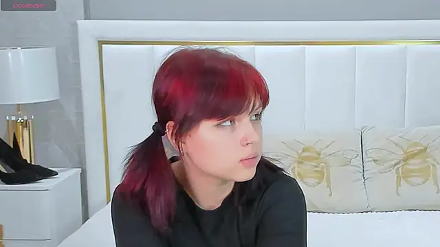 Snapshot of HANNA_BELL chatting on 12.02.25 HANNA BELL online show from 12.02.25