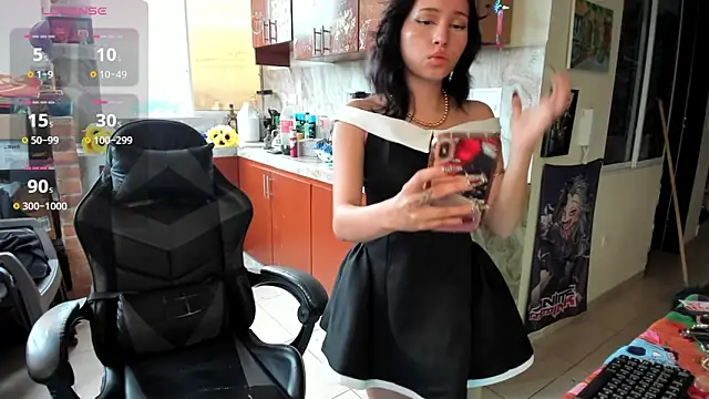 Snapshot of Marceline77 chatting on 11.28.25 Marceline77 online show from 11.28.25