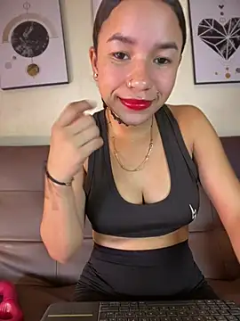 Snapshot of ZoeyFierce chatting on 02.13.26 ZoeyFierce online show from 02.13.26
