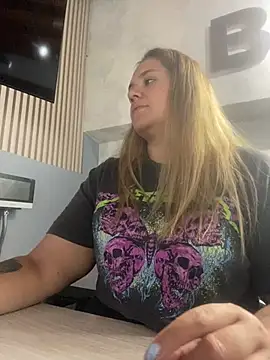 Snapshot of LoreinnFox chatting on 04.05.26 LoreinnFox online show from 04.05.26