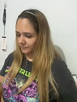 Snapshot of LoreinnFox chatting on 04.06.26 LoreinnFox online show from 04.06.26