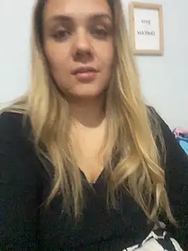 Snapshot of LoreinnFox chatting on 04.11.26 LoreinnFox online show from 04.11.26