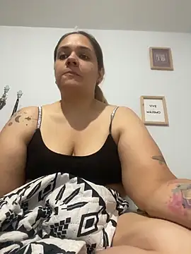 Snapshot of LoreinnFox chatting on 04.12.26 LoreinnFox online show from 04.12.26