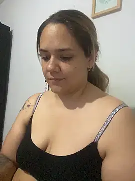 Snapshot of LoreinnFox chatting on 04.13.26 LoreinnFox online show from 04.13.26