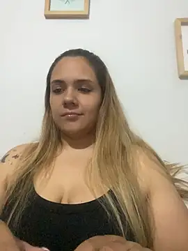 Snapshot of LoreinnFox chatting on 04.25.26 LoreinnFox online show from 04.25.26