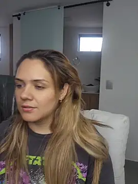Snapshot of LoreinnFox chatting on 04.28.26 LoreinnFox online show from 04.28.26
