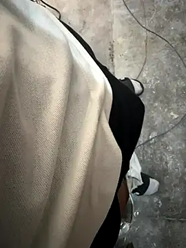 Snapshot of P-R_L-s-negras chatting on 12.04.25 P-R L-s-negras online show from 12.04.25