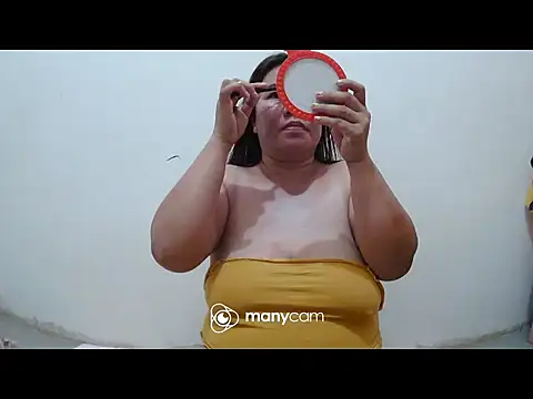 Snapshot of hottiemama69 chatting on 05.14.26 hottiemama69 online show from 05.14.26