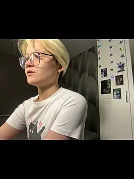 Snapshot of LunaDoreann chatting on 12.03.25 LunaDoreann online show from 12.03.25