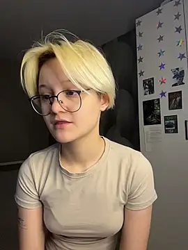 LunaDoreann online show from 12.04.25