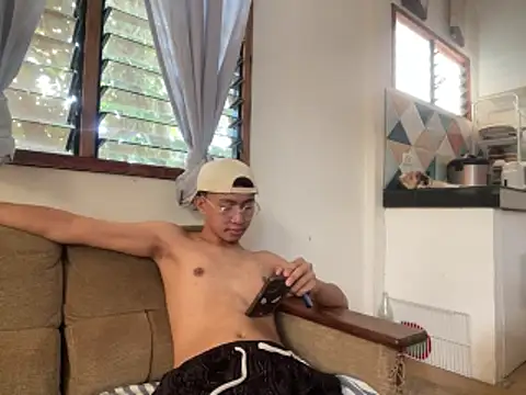 Snapshot of asiantwink0000 chatting on 02.10.26 asiantwink0000 online show from 02.10.26