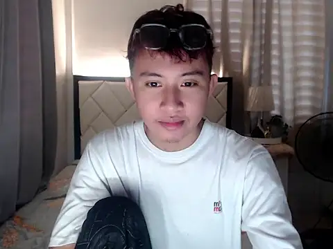 Snapshot of asiantwink0000 chatting on 02.11.26 asiantwink0000 online show from 02.11.26